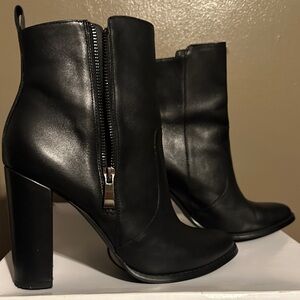 Steve Madden “Rooler” Genuine Black Leather Heeled Boots